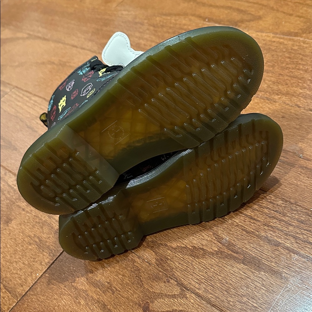 Dr. Martens x Hello Kitty 1460 Junior black boots size 2 - Picture 9 of 9